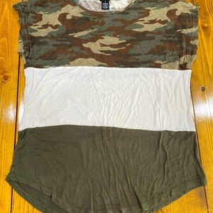 Women’s Rue21 medium tee